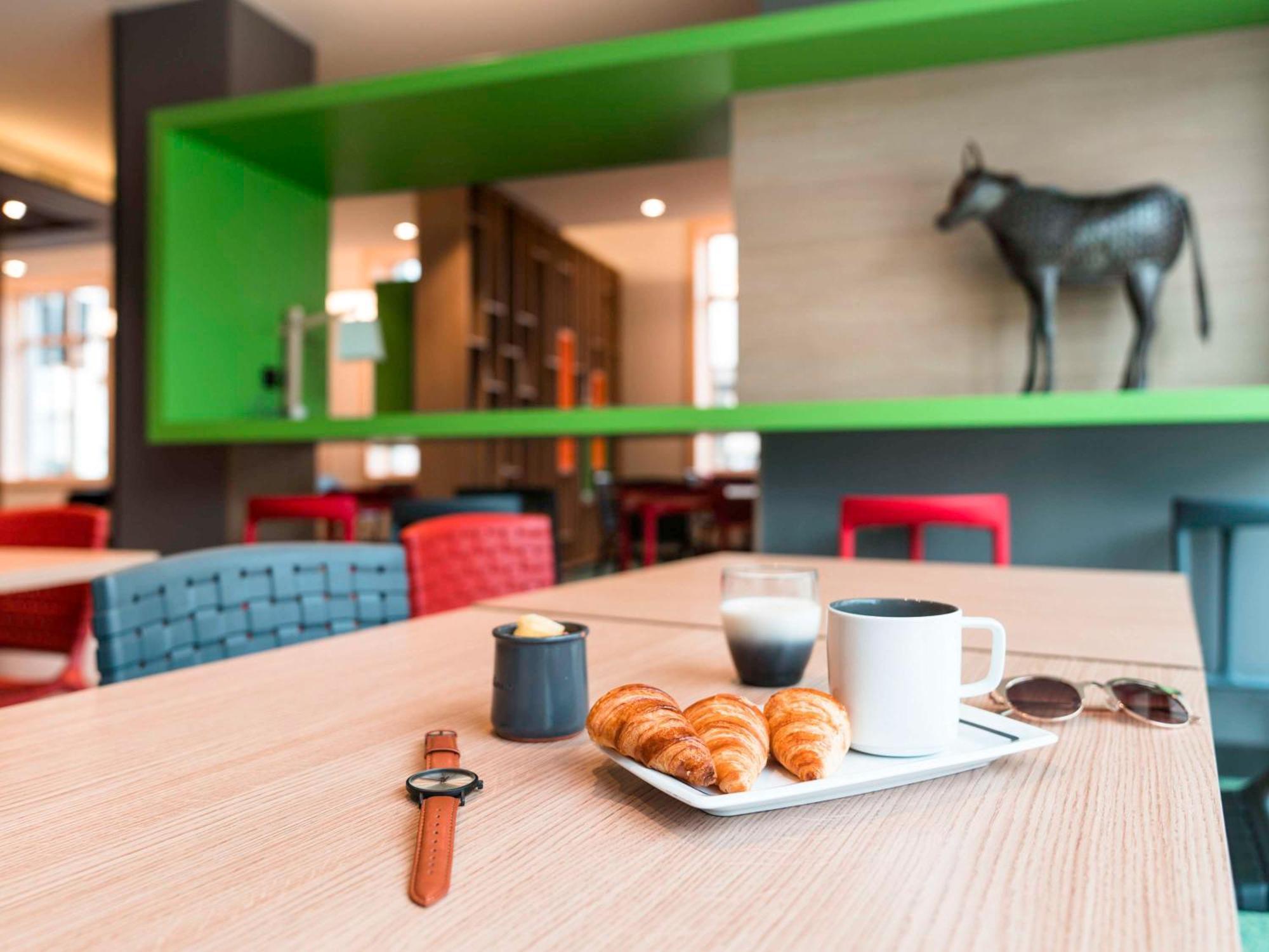 Hotel Ibis Styles Moulins Centre Exterior foto